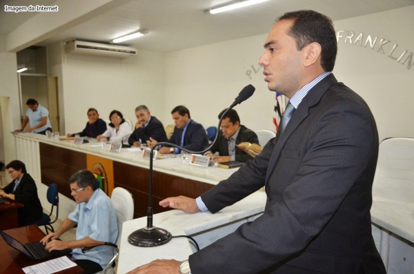 Assis Ramos anuncia que vai abrir mão do salário de prefeito de Imperatriz