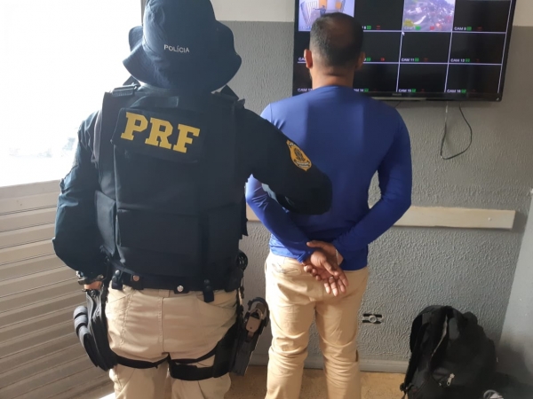 MARANHÃO - PRF apreende motocicleta com ocorrência de roubo