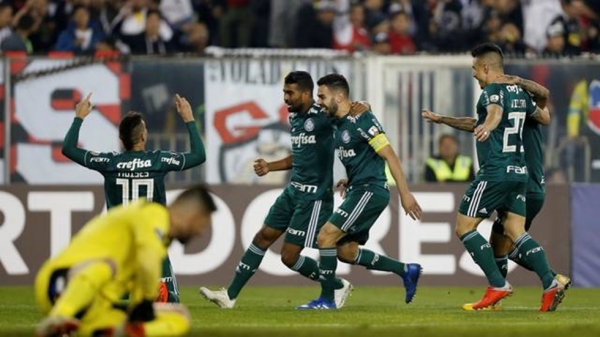 Palmeiras vence Colo-Colo no Chile e fica perto da semifinal da Libertadores