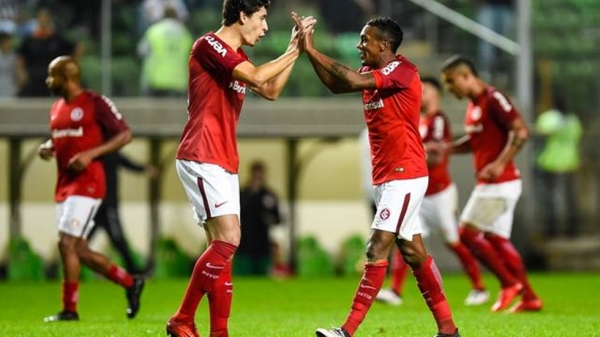 Após apagão e chuva de granizo, Inter bate Galo e vai ao 3º lugar