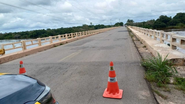PONTE SOBRE O RIO PINDARÉ, NA BR-316 NO MA, É INTERDITADA APÓS APRESENTAR PROBLEMAS NA INFRAESTRUTURA; VEJA ROTAS ALTERNATIVAS