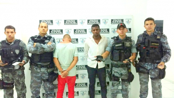 Dupla acusada de vários assaltos em Açailândia e Imperatriz é presa por equipe da PM com moto roubada.