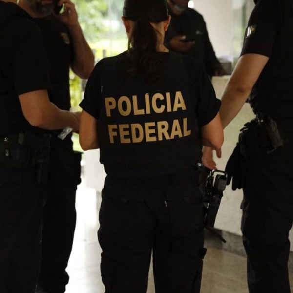 PF PRENDE HOMEM QUE AMEAÇOU FUNCIONÁRIA DOS CORREIOS DE MORTE, POR NÃO CONSEGUIR RETIRAR ENCOMENDA COM CÉDULAS FALSAS