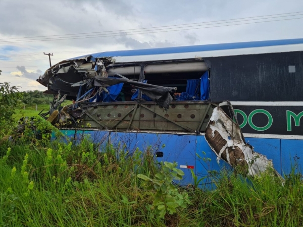 Acidente com ônibus deixa ao menos 12 feridos na BR-316, no MA