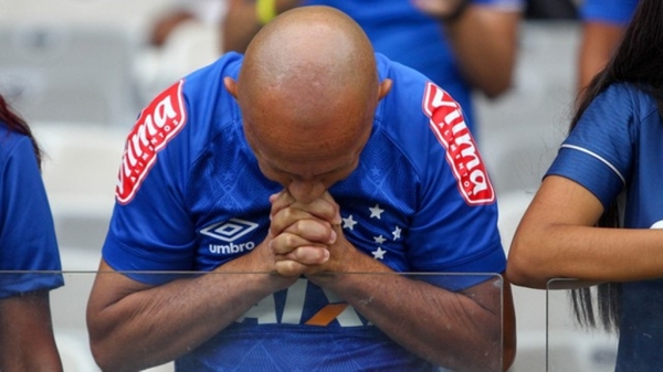 Cruzeiro perde para o Palmeiras e está, pela primeira vez, rebaixado à Série B