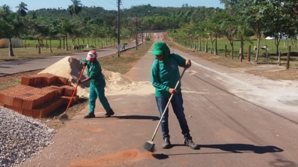 Prefeitura intensifica trabalho de limpeza no Parque de Exposição Egídio Quintal Filho para abertura da 10ª EXPOAÇAILÂNDIA
