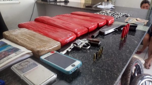 AÇAILÂNDIA – Polícia Militar descobre boca de fumo e desmanche de moto na Vila Ildemar