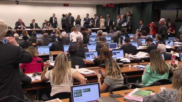 Comissão especial aprova relatório da reforma da Previdência