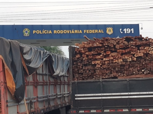 Operação Rotas da Amazônia da PRF apreende mais de 400m³ de madeira ilegal em Santa Inês/MA