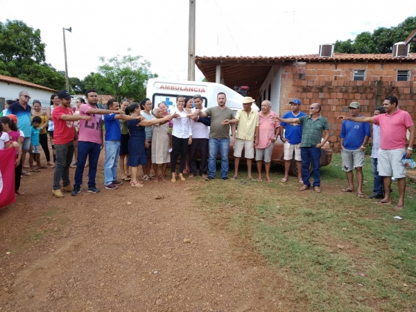 AÇAILÂNDIA - Comunidade de Nova Conquista recebe ambulância