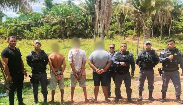 POLÍCIA MILITAR PRENDE TRIO SUSPEITO DE MATAR HOMEM A FACADAS EM PRAÇA DE JOÃO LISBOA 