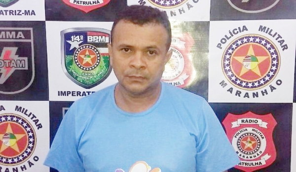 Professor envia mensagens para menina de 14 anos e é preso por assédio