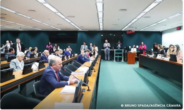 CCJ DA CÂMARA APROVA PROJETO QUE PROÍBE DECISÕES INDIVIDUAIS NO STF