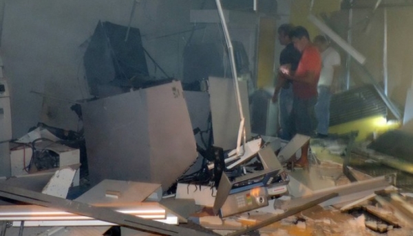 Bandidos explodem caixas eletrônicos em mais um banco do Maranhão