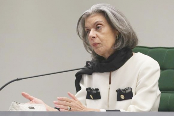 Pauta trabalhista marcará primeira sessão de Cármen Lúcia na presidência do STF