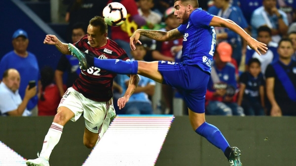 Flamengo joga mal, perde do Emelec no Equador e fica sob risco na Libertadores