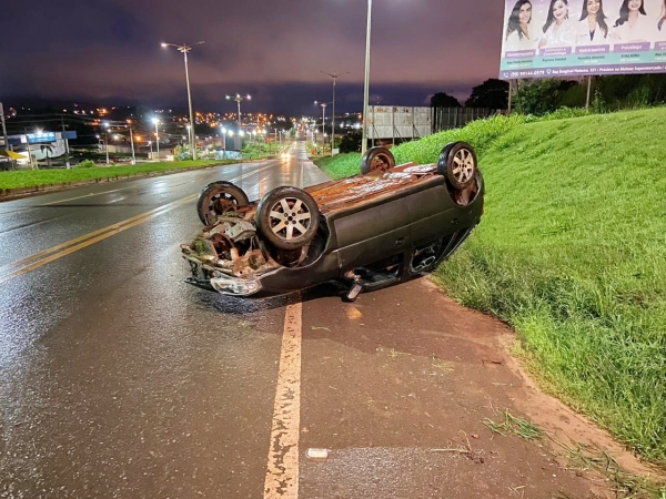 AÇAILÂNDIA - Jovem de 19 anos, que dirigia embriagado e sem habilitação, capota veículo após colisão frontal com motocicleta na BR 222