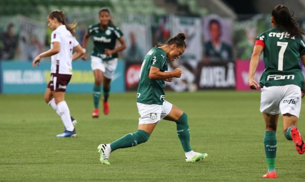 Brasileiro Feminino: Palmeiras segura pressão e bate Ferroviária