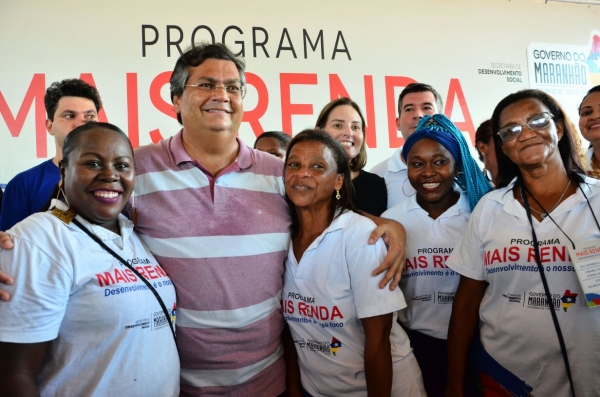 Nos 122 anos de Codó, Flávio Dino entrega pacote de ações com estímulo ao trabalho, asfalto, água, sementes e verbas para a Saúde