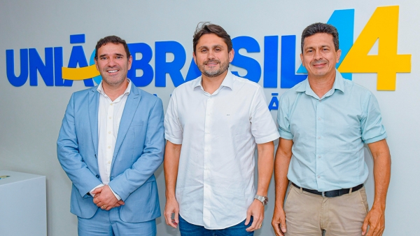 PREFEITO DR. BENJAMIM E VICE-PREFEITO DR. ROBERTO SE REÚNEM COM O DEPUTADO FEDERAL JUSCELINO FILHO EM SÃO LUÍS