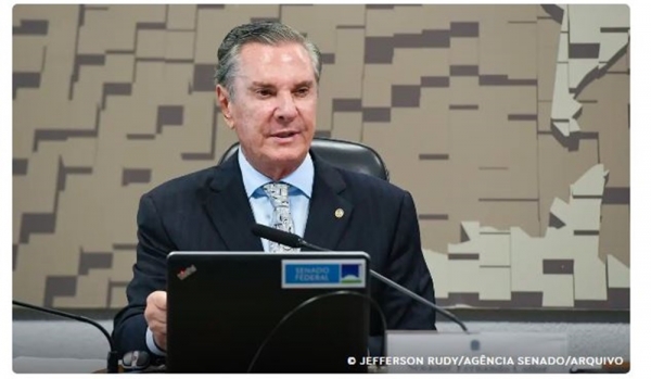 MORAES AUTORIZA COLLOR A CUMPRIR PENA DE 8 ANOS E 10 MESES EM CASA