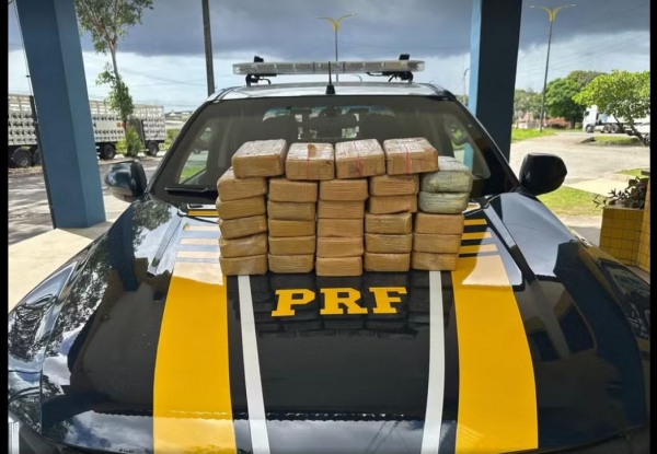 PRF APREENDE 29 TABLETES DE CLORIDRATO DE COCAÍNA ESCONDIDOS EM CARGA DE SOJA, NA BR-135, EM SÃO LUÍS