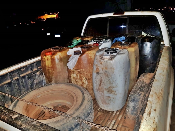 AÇAILÂNDIA - PRF apreende combustível furtado transportado em caminhonete