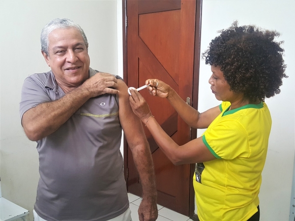 Mais de 200 idosos são imunizados no primeiro dia de vacinação no Centro Social do Servidor