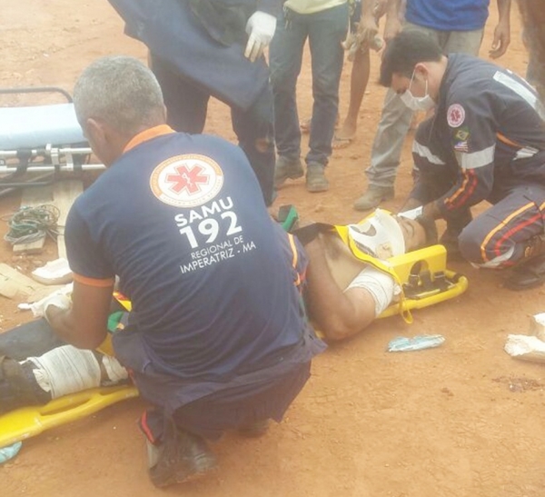 AÇAILÂNDIA - Acidente entre carro e carreta na BR-010 deixa uma pessoa ferida.