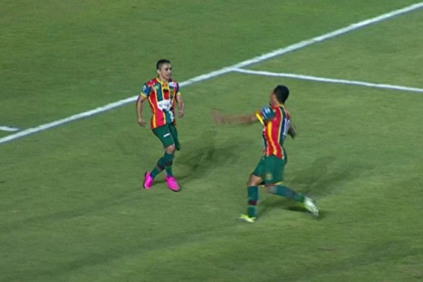 Com show de Pimentinha, Sampaio vence o Náutico e encerra jejum de nove jogos