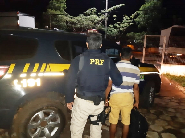 AÇAILÂNDIA  - PRF recebe denúncia e prende condutor de carreta dirigindo alcoolizado na BR 222