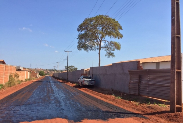 Parceria entre Governo Estadual e Municipal inicia a preparação das ruas do Conjunto Nova Açailândia para receber asfalto