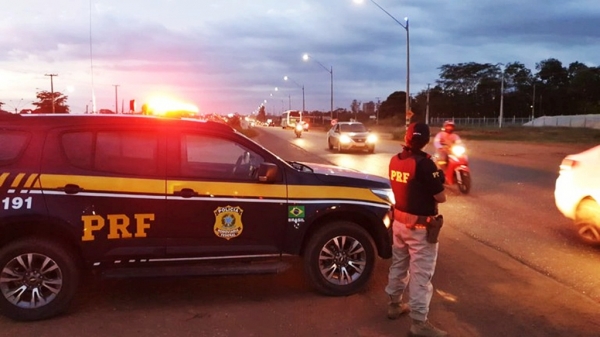 AÇAILÂNDIA -   Motorista embriagado tenta fugir, mas é flagrado pela PRF na BR-222