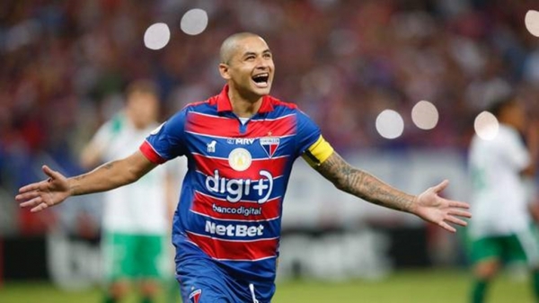 Com lei do ex em ação, Fortaleza vence a Chapecoense com dois gols de Wellington Paulista