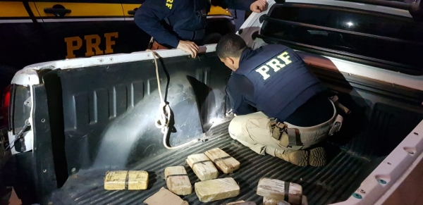 MARANHÃO - PRF apreende 14 tabletes de pasta base de cocaína na BR-135
