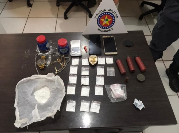 AÇAILÂNDIA: POLÍCIA MILITAR PRENDE SUSPEITO DE TRÁFICO DE DROGAS NO CENTRO DA CIDADE