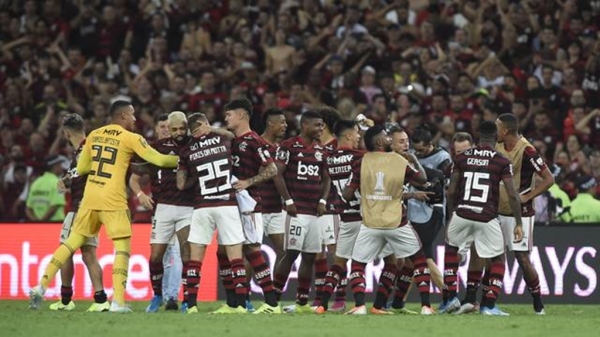 Flamengo faz 5 a 0, atropela o Grêmio no Maracanã e vai à final da Libertadores