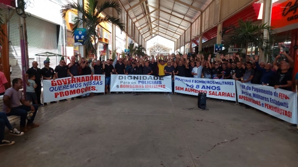 Bombeiros e policiais militares de Imperatriz fazem manifestação cobrando reajuste salarial