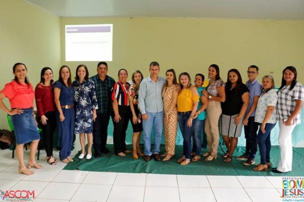 Secretária de Educação de Açailândia participa do 2º. Encontro do ADERA em Bom Jesus das Selvas