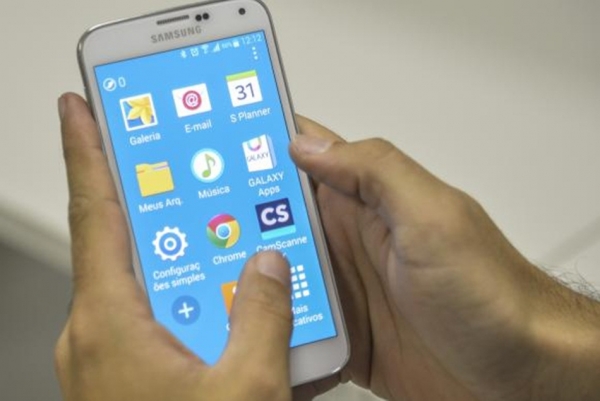 Serviços bancários pelo celular crescem 96% em 2016