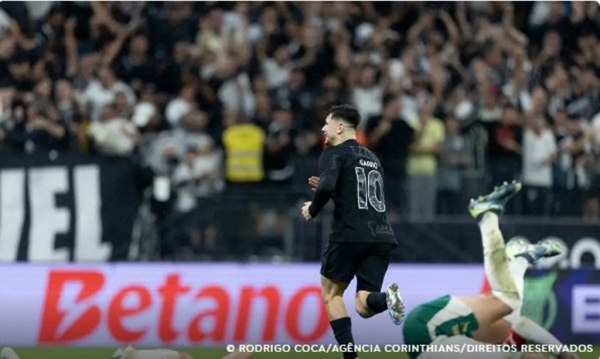 CORINTHIANS VENCE CLÁSSICO COM O PALMEIRAS PARA SE AFASTAR DO Z4