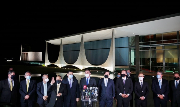 Bolsonaro, Maia e Alcolumbre defendem teto de gastos em pronunciamento
