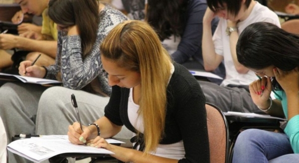 Estudantes poderão iniciar a renovação da matrícula no Fies a partir de hoje