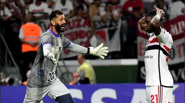 Água Santa faz história, bate São Paulo nos pênaltis e vai à semi do Paulistão