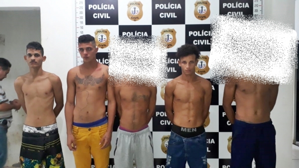 AÇAILÂNDIA – Polícia Militar prende cinco jovens na Vila São Francisco com dois simulacros de arma de fogo 