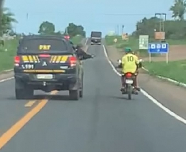 MARANHÃO - DUPLA TOMA MOTOCICLETA DE ASSALTO EM PEDREIRAS, MAS É PRESA PELA PRF EM PERITORÓ UMA HORA DEPOIS