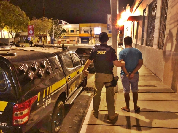 MARANHÃO - PRF PRENDE HOMEM COM MANDADO DE PRISÃO EM ABERTO