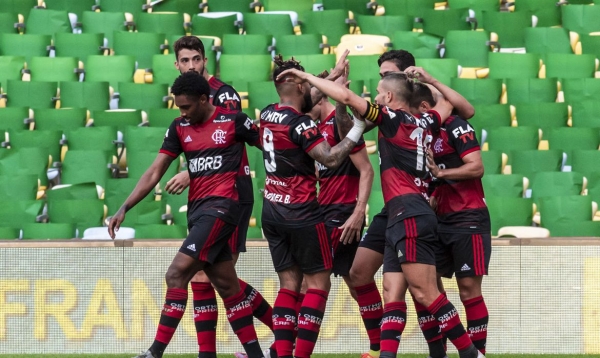 Flamengo vence Fluminense na primeira partida da final do Carioca