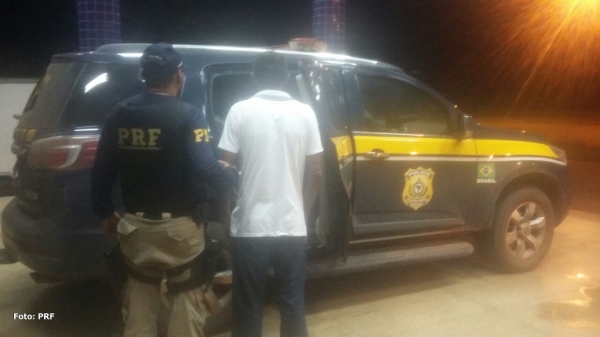 AÇAILÂNDIA -  PRF prende condutor inabilitado dirigindo sob efeito de álcool 