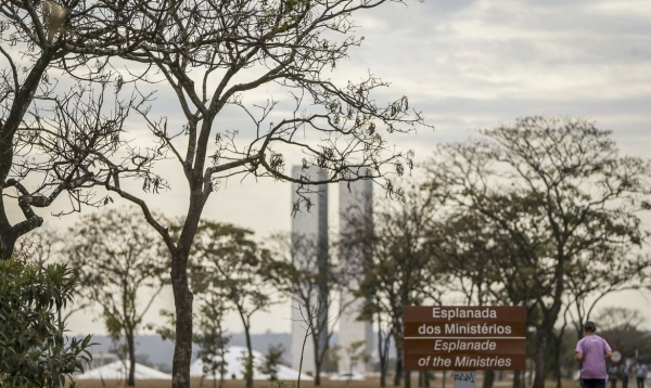 Reforma administrativa pretende revisar salários e número de carreiras